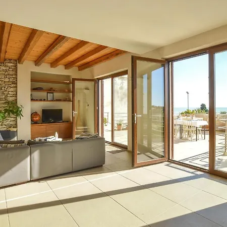Cozy In With Kitchen Apartment